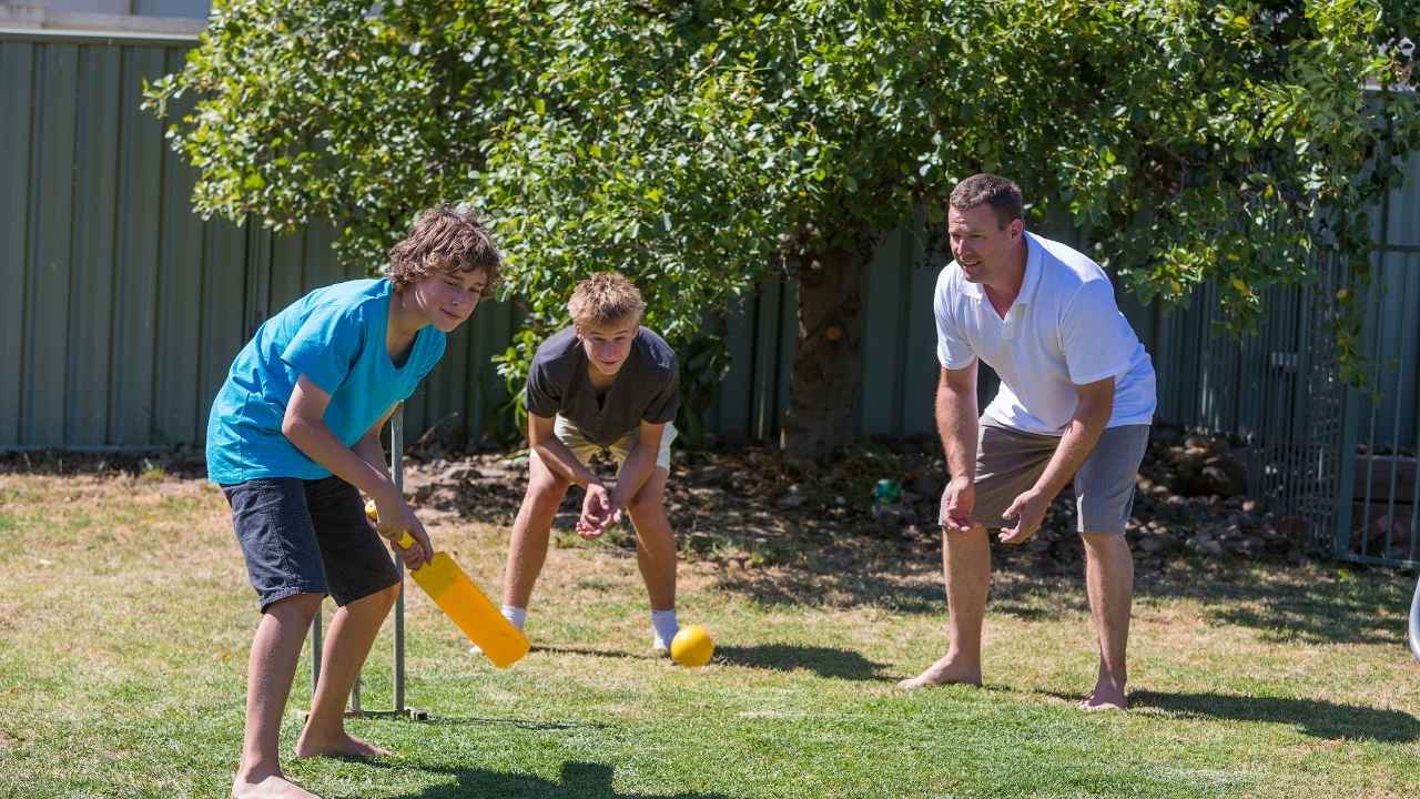 5 Key Advantages of Using Plastic Bats for Fun and Casual Cricket
